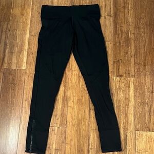 Pink Victoria’s Secret, Ultimate Black Leggings, Sz S Zippers on ankles, GUC